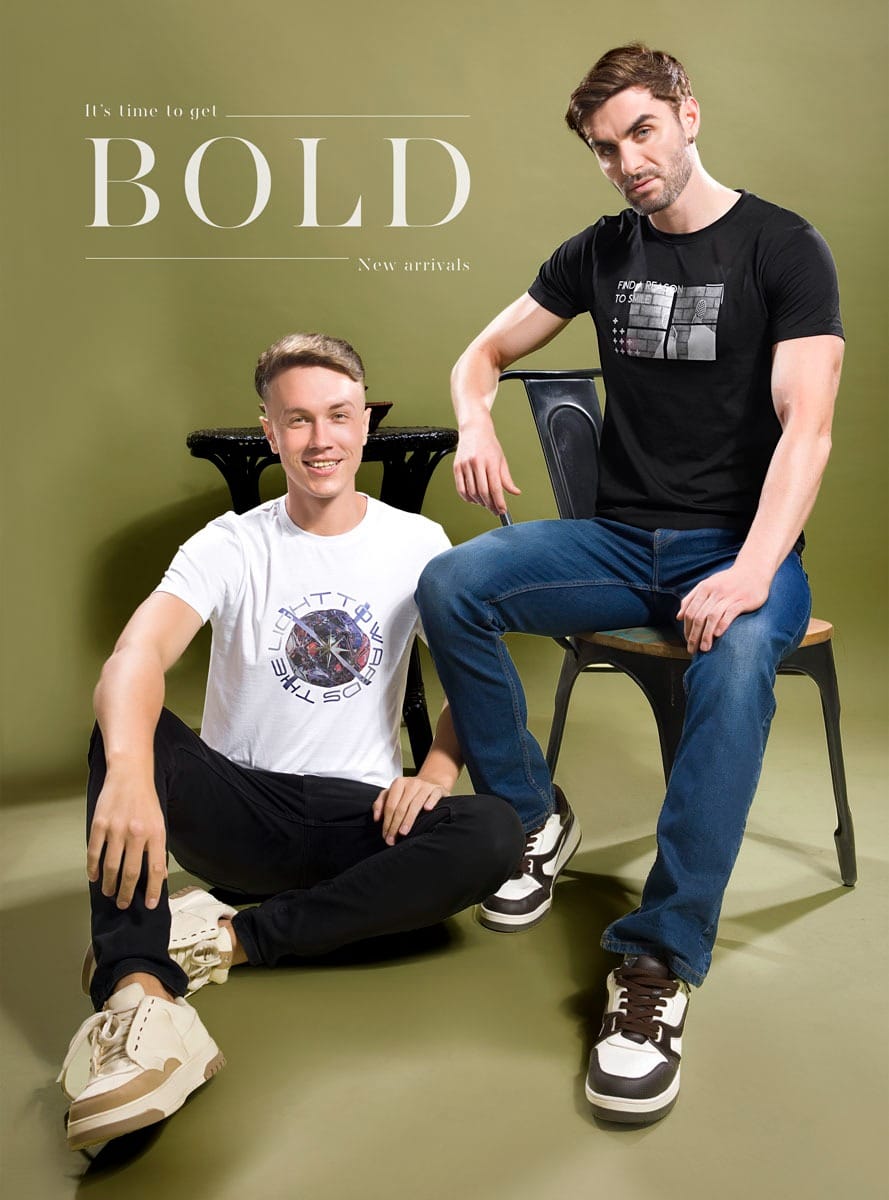 BLACK GARPHIC METALLIC PRINT TEES